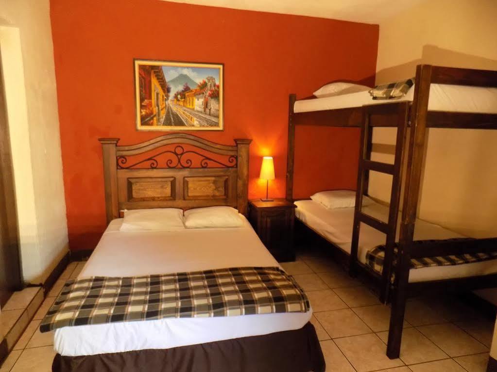 Posada De San Carlos La Calzada Antigua ภายนอก รูปภาพ