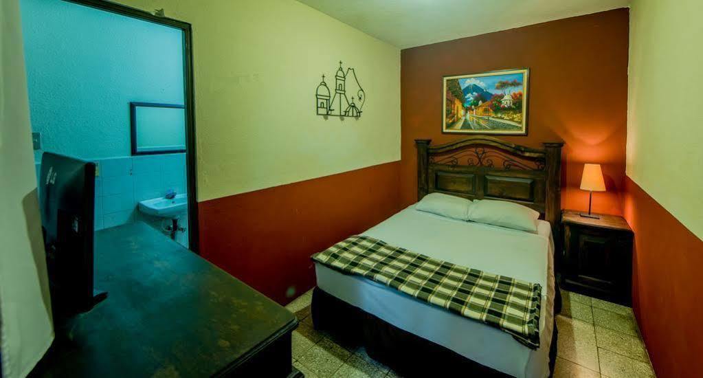 Posada De San Carlos La Calzada Antigua ภายนอก รูปภาพ